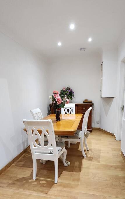 Holiday Apartment * Abbey Wood